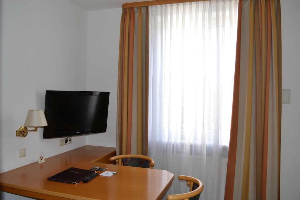 Hotel Am Ostpark 노이비베르크 외부 사진